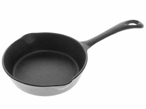 Liatinová panvica 16,5 cm – malá servírovacia panvica na volské oká a zapekanie